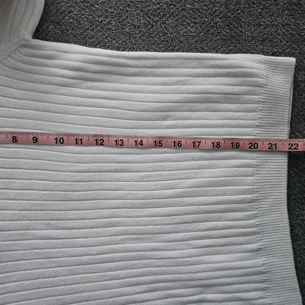 Cotton Cable Knit V-Neck Sweater - Picture 6 of 7